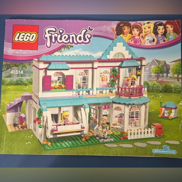 LEGO Friends Stephanie’s House Set with Pink and Blue Accents - Picture 1 of 6
